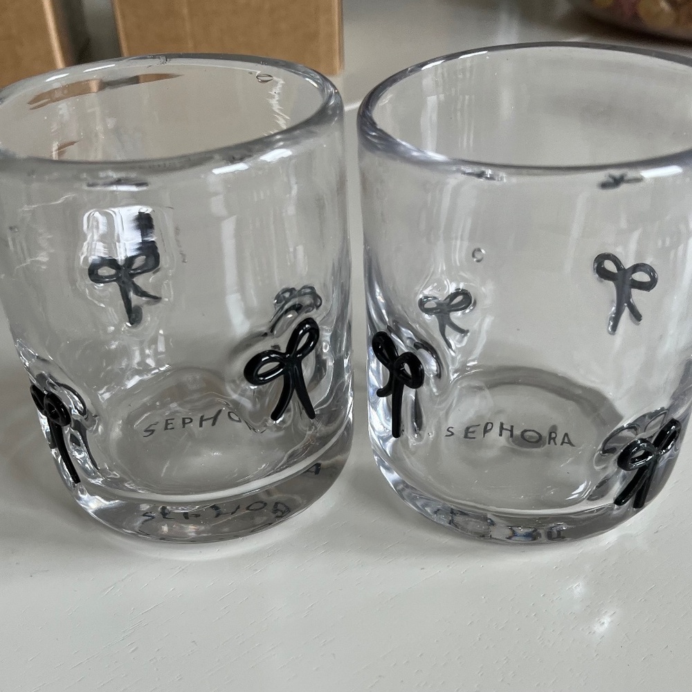 Sephora set of 2 drinking glasses w black bows -New in Box